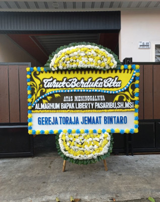 Papan Bunga Duka di Cikareo